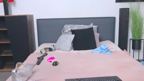 Fannie online show from 09-24-25, 05:00