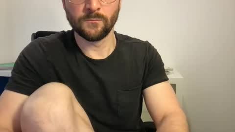 Snapshot of fantacyland chatting on 12-18-24, 02:28 Alex online show from 12-18-24, 02:28