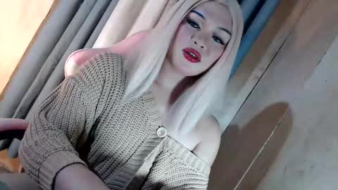 DANIELLA - DONT FORGET TO GIVE ME A THUMBSU UP online show from 06-08-26, 08:42