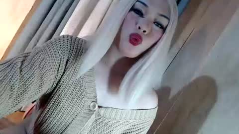 DANIELLA - DONT FORGET TO GIVE ME A THUMBSU UP online show from 06-14-26, 11:51