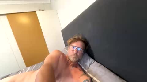 Snapshot of fantasying01 chatting on 12-01-25, 12:43 fantasying01 online show from 12-01-25, 12:43