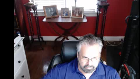 Snapshot of faranheit451 chatting on 11-13-25, 02:49 Mikie online show from 11-13-25, 02:49