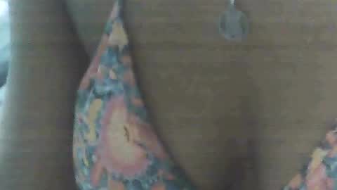 Snapshot of farianna_hot chatting on 04-28-26, 02:27 farianna_hot online show from 04-28-26, 02:27