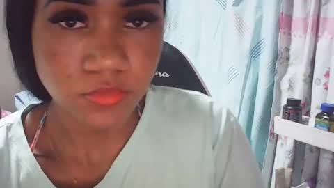Snapshot of farianna_hot chatting on 05-18-26, 04:07 farianna_hot online show from 05-18-26, 04:07
