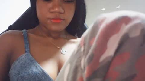 Snapshot of farianna_hot chatting on 06-02-26, 12:45 farianna_hot online show from 06-02-26, 12:45