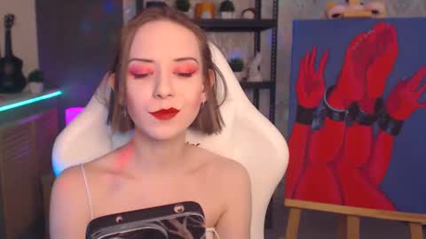 Fascinating   Eyes online show from 12-22-25, 08:11