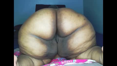 Snapshot of fatafricanqueen chatting on 03-27-26, 09:14 fatafricanqueen online show from 03-27-26, 09:14
