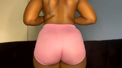 Snapshot of fatassfreak254 chatting on 12-01-24, 05:24 Winnie online show from 12-01-24, 05:24