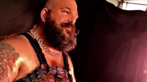 Snapshot of fatredneckpapa chatting on 12-15-25, 01:48 FAT PAPA online show from 12-15-25, 01:48