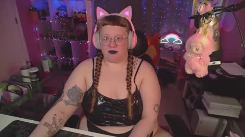 Snapshot of fatveronica chatting on 03-21-26, 06:00 FatVeronica online show from 03-21-26, 06:00