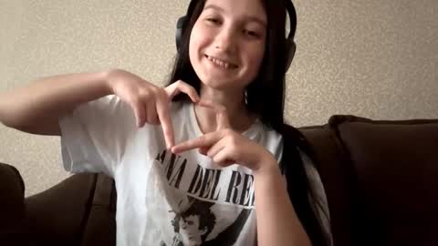 Aurora 18yo online show from 10-17-25, 07:11