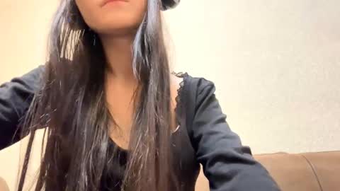 Aurora 18yo online show from 11-02-25, 11:23