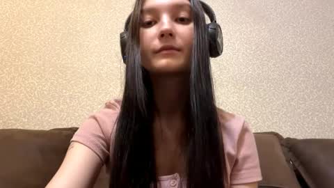 Aurora 18yo online show from 11-30-25, 08:51