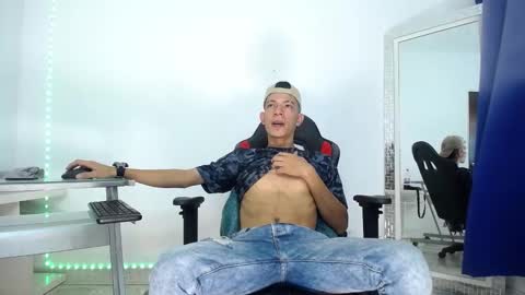 Favel Gomez online show from 12-28-24, 04:52