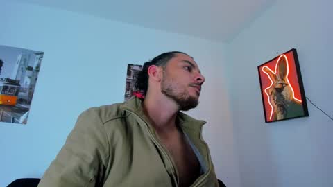 Snapshot of favid95 chatting on 04-30-26, 08:57 favid95 online show from 04-30-26, 08:57