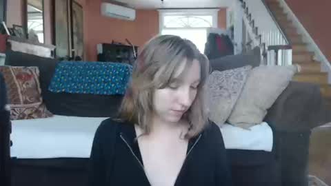 Snapshot of fawnwilde chatting on 10-17-25, 03:58 Fawn online show from 10-17-25, 03:58