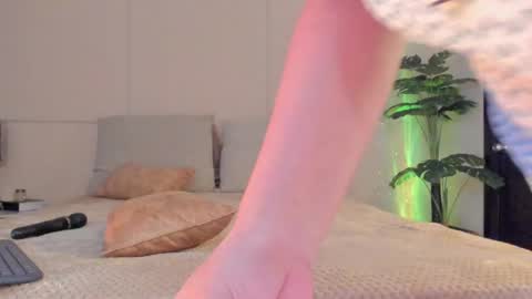 Snapshot of fay_miller2 chatting on 09-25-25, 01:09 welcome to my world online show from 09-25-25, 01:09