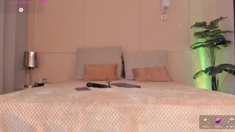 Snapshot of fay_miller2 chatting on 09-26-25, 10:47 welcome to my world online show from 09-26-25, 10:47