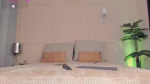 Snapshot of fay_miller2 chatting on 10-02-25, 12:17 welcome to my world online show from 10-02-25, 12:17