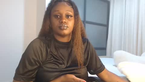 Snapshot of fayzah24 chatting on 12-14-24, 02:45 PRETTY online show from 12-14-24, 02:45