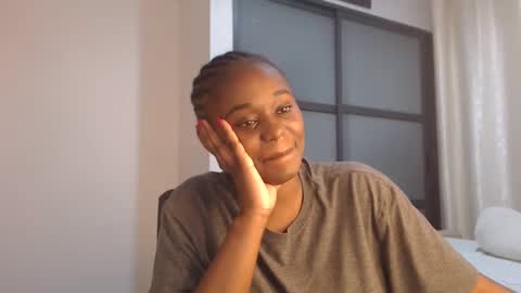 Snapshot of fayzah24 chatting on 02-01-25, 01:02 PRETTY online show from 02-01-25, 01:02