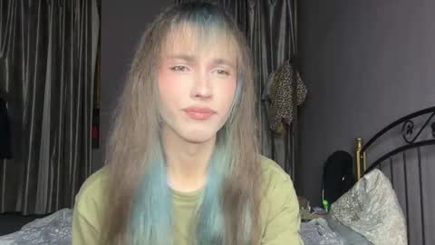 Snapshot of fcherthth chatting on 10-27-25, 04:55 Mark online show from 10-27-25, 04:55