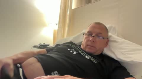 Snapshot of fdguy44 chatting on 06-12-26, 06:56 K online show from 06-12-26, 06:56