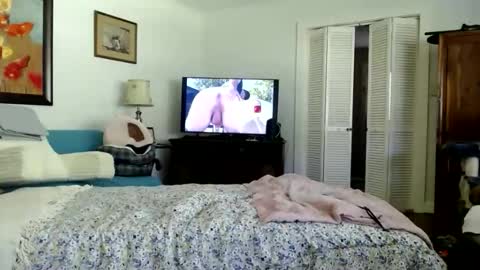Fee Free To Smile online show from 05-14-26, 01:51