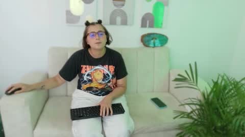 Feelena online show from 10-07-25, 09:56