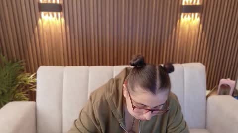 Feelena online show from 11-13-25, 06:29