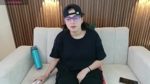 Feelena online show from 05-26-26, 07:54