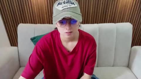 Snapshot of feelina_firesoul chatting on 06-09-26, 02:28 Feelena online show from 06-09-26, 02:28