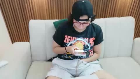 Snapshot of feelina_firesoul chatting on 06-11-26, 03:43 Feelena online show from 06-11-26, 03:43
