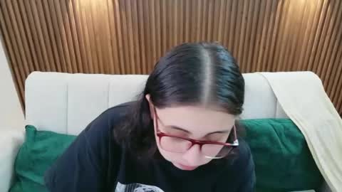 Snapshot of feelina_firesoul chatting on 06-13-26, 03:43 Feelena online show from 06-13-26, 03:43
