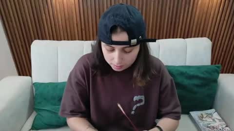 Snapshot of feelina_firesoul chatting on 06-14-26, 04:53 Feelena online show from 06-14-26, 04:53