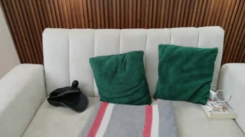 Snapshot of feelina_firesoul chatting on 06-15-26, 02:08 Feelena online show from 06-15-26, 02:08