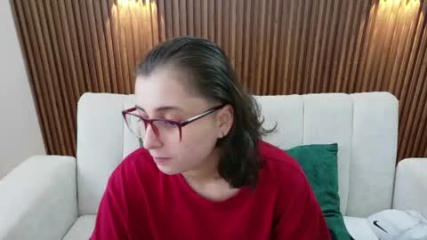 Snapshot of feelina_firesoul chatting on 06-17-26, 02:18 Feelena online show from 06-17-26, 02:18