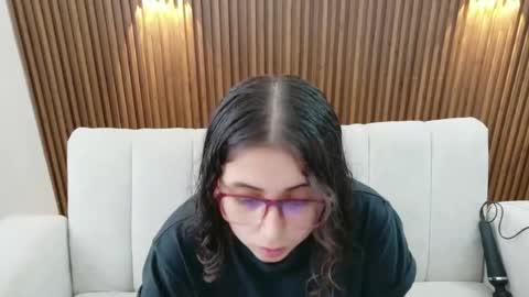 Snapshot of feelina_firesoul chatting on 06-18-26, 04:55 Feelena online show from 06-18-26, 04:55