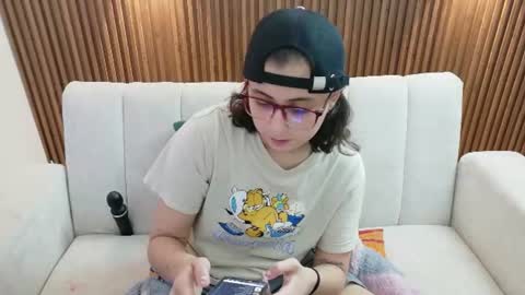 Snapshot of feelina_firesoul chatting on 06-30-26, 03:24 Feelena online show from 06-30-26, 03:24
