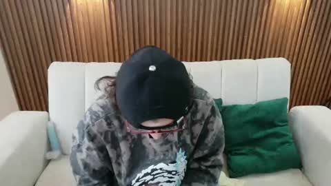 Snapshot of feelina_firesoul chatting on 07-07-26, 02:32 Feelena online show from 07-07-26, 02:32