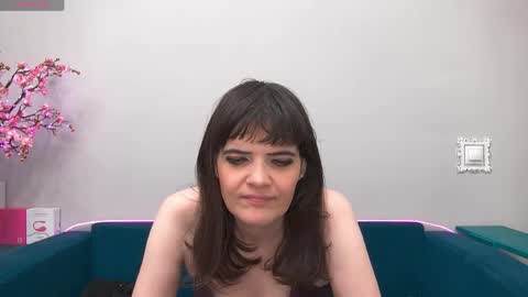 Snapshot of feelsgoodwoman chatting on 04-28-26, 03:11 Laura online show from 04-28-26, 03:11