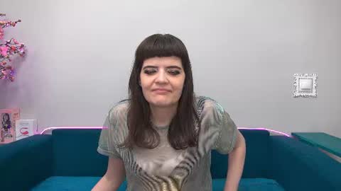 Snapshot of feelsgoodwoman chatting on 06-19-26, 01:10 Laura online show from 06-19-26, 01:10