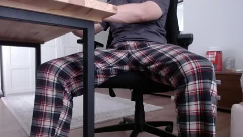 Snapshot of feetishoney chatting on 05-06-26, 12:43 feetishoney online show from 05-06-26, 12:43