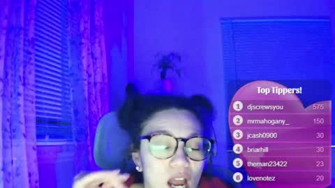 Snapshot of feetnymph chatting on 01-16-25, 06:25 Soley online show from 01-16-25, 06:25