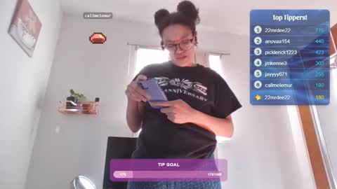 Snapshot of feetnymph chatting on 02-04-25, 05:01 Soley online show from 02-04-25, 05:01