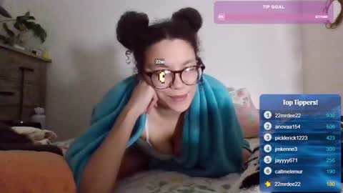 Snapshot of feetnymph chatting on 02-07-25, 08:11 Soley online show from 02-07-25, 08:11