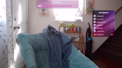 Snapshot of feetnymph chatting on 03-05-25, 08:32 Soley online show from 03-05-25, 08:32