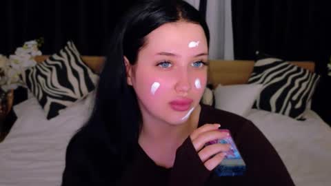 Felicia Herceg online show from 11-23-25, 06:08