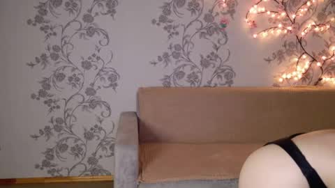 Snapshot of felicia_lav chatting on 05-16-26, 07:01 Frida online show from 05-16-26, 07:01