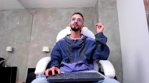 Snapshot of felipe_casttan chatting on 07-20-26, 03:32 Felipe online show from 07-20-26, 03:32